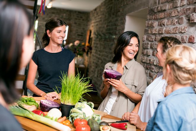 Bunt und gesund sollte ein Essen sein. Was dazu gehört, weiß ein Ernährungsberater ganz genau.