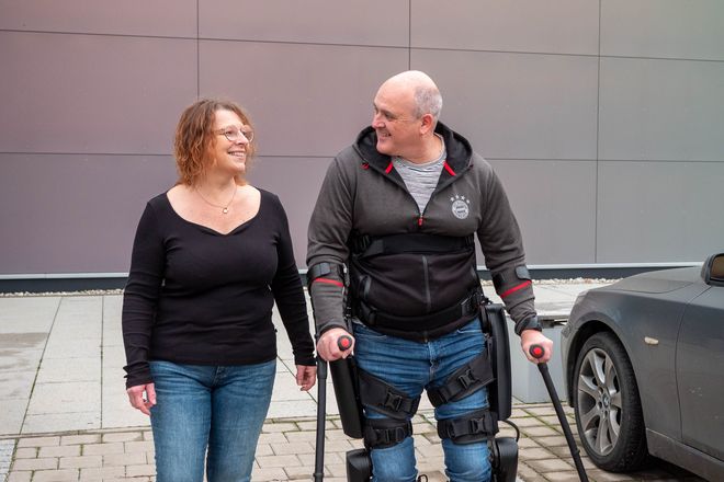 „Auf Augenhöhe“ wieder mit ihren Mitmenschen unterwegs zu sein – das wünschen sich viele Querschnittgelähmte. Für Andreas Rienau ist dieser Wunsch Wirklichkeit geworden.