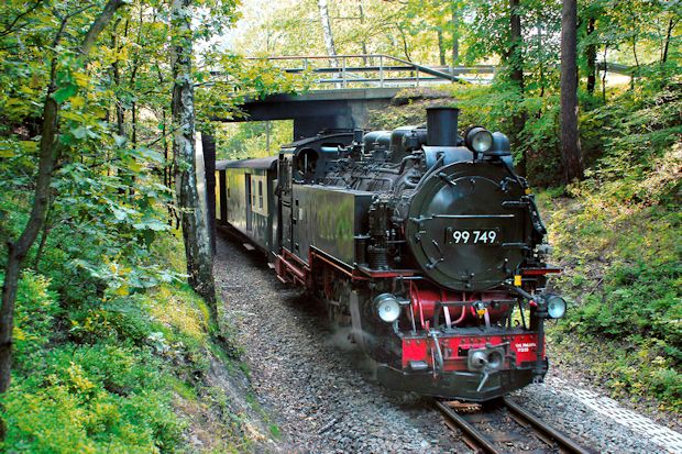 Die Zittauer Schmalspurbahn feiert 2015 ihr 125-jähriges Bestehen mit zahlreichen Veranstaltungen. In der Bahn kann geheiratet werden.