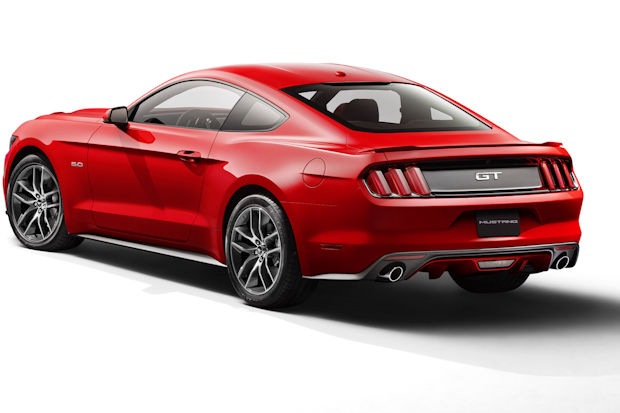 Der Ford Mustang ist die erste Baureihe mit Beifahrer-Knie-Airbag im Handschuhfach.