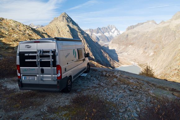 Die imposante Natur Nordeuropas bereisen und jeden Tag die Reiseroute nach Lust und Laune festlegen: Ein Wohnmobil bietet im Urlaub alle Freiheiten.