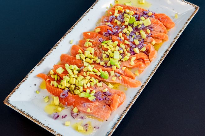 Wildlachs-Ceviche &uuml;berzeugt mit einem harmonischen Spiel aus zartem Fischgeschmack und der S&auml;ure von Limetten.