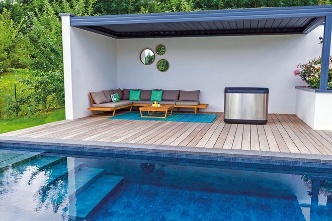 Ästhetisch gestaltete Poolheizungen mit klimafreundlicher Wärmepumpentechnik lassen sich an jedem Pool einbauen und leicht nachrüsten