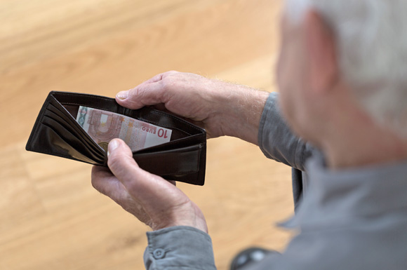 Die gesetzliche Rente wird immer mehr Älteren nicht mehr zum Leben reichen - vor allem dann nicht, wenn sie früher als mit 67 Jahren in den Ruhestand gehen.