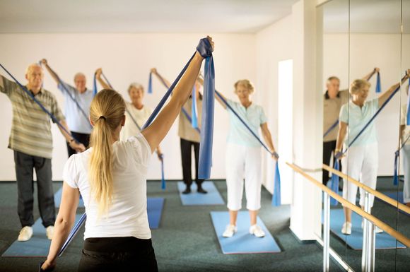 Alles unter einem Dach: Bewegungs- und Sportangebote, wie sie etwa in vielen Seniorenresidenzen angeboten werden, halten fit bis ins hohe Alter.