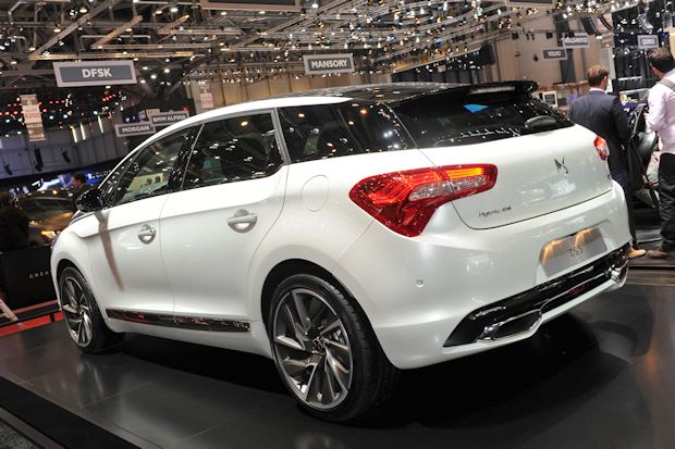 Der neue DS 5 geht mit teilweise ungewöhnlichen Details auf Käuferjagd.