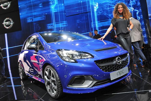 Der neue Opel Corsa OPC im typischen Opalblau.