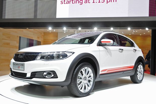 Der chinesische SUV Qoros 3 City feiert in Genf seine internationale Premiere.