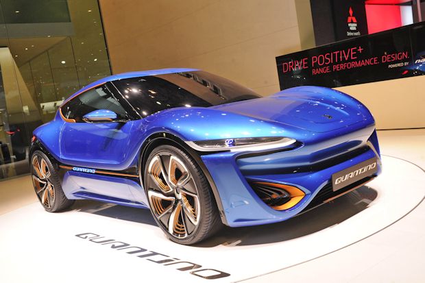 Schickes Elektrocoupé-Konzept Quantino mit Niedervoltsystem.