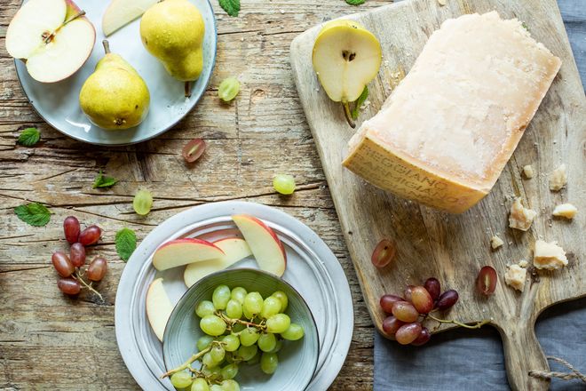 Leichter Genuss: Der würzige Geschmack des Parmesankäses ergänzt sich besonders gut mit fruchtigen Aromen.