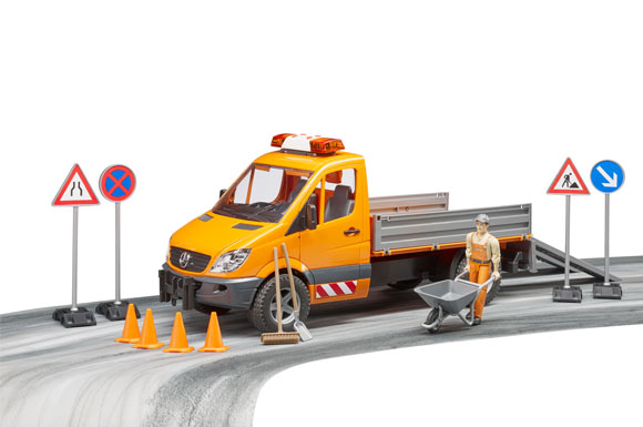 Kommunalfahrzeuge werden bei der Einrichtung von Baustellen benötigt, im Straßenbetriebs- und Winterdienst, für Reparatur- und Wartungsarbeiten an Straßen, Gehwegen und Parkanlagen.