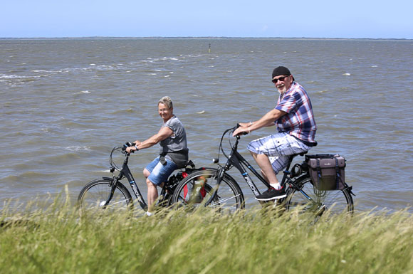 Die langen Frühsommertage bieten reichlich Zeit für ausgedehnte Radtouren oder Spaziergänge direkt am UNESCO-Weltnaturerbe Wattenmeer.