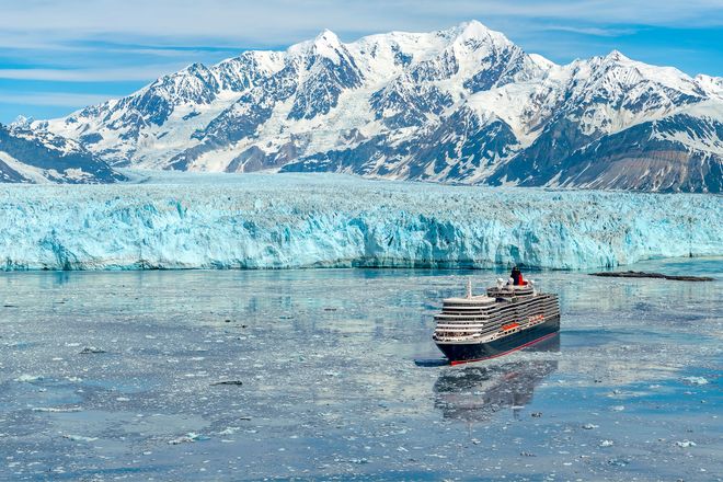 Hinreißender Anblick vom Kreuzfahrtschiff Queen Elizabeth: Der Hubbard-Gletscher ist der längste in einem Gewässer endende Gletscher Alaskas.