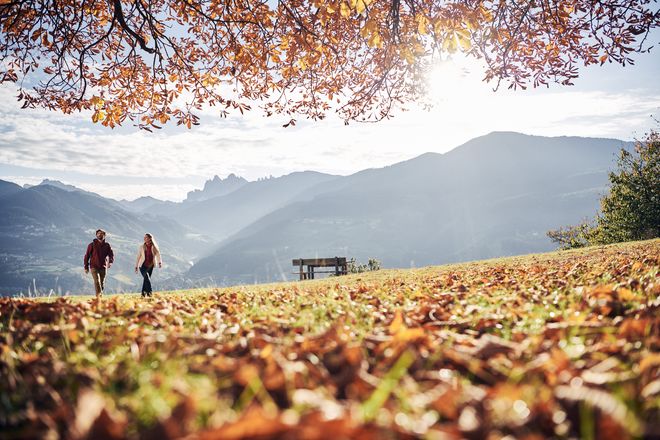Die frische Luft lädt zum Wandern ein, und die Sonne ist noch warm genug für eine aussichtsreiche Rast im Freien.