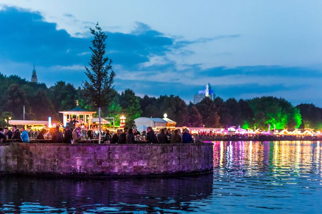 Das Maschseefest verbreitet fast drei Wochen lang maritimes Flair mitten in der Stadt.