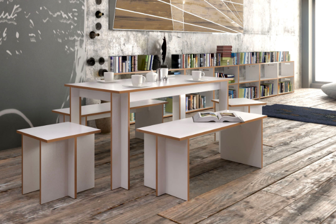 Tisch, Hocker, Bank: Die Sitzgruppe aus nachhaltigen Holzfaserstoffen besticht durch ihr puristisches Design und wird zum Hingucker in jedem Raum.