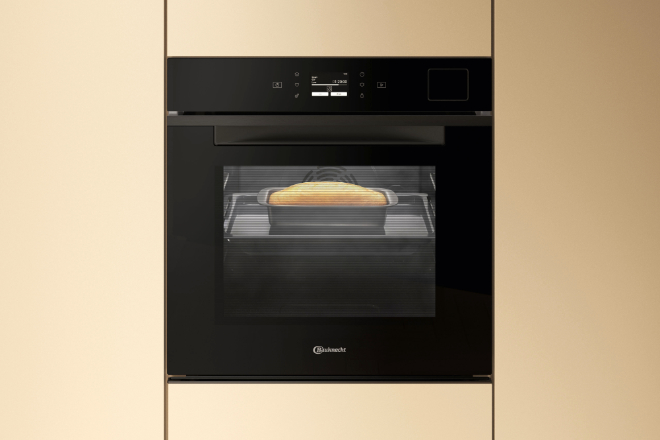 Ganz in elegantem Schwarz ist dieser Design-Backofen gehalten, innovative Funktionen sorgen für zuverlässige Koch- und Backergebnisse.