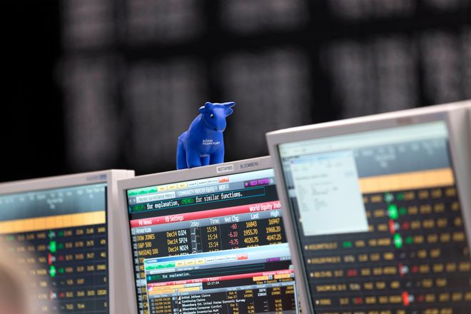 Privatanlegerinnen und -anleger können über Anteile an ETFs auf einen Schlag in einen ganzen Index investieren. Ganz neu auf dem Markt sind Anleihe-ETFs mit begrenzter Laufzeit.