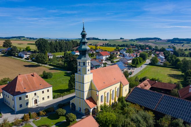 Eine Kuriosität: Die Wallfahrtskirche Sammarei in der Nähe von Bad Griesbach beherbergt eine "Kirche in der Kirche".