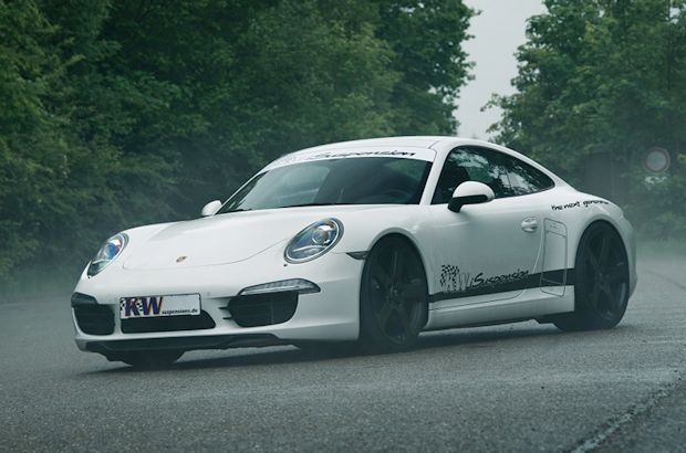 Nachrüstlösung für mehr Bodenfreiheit: Hydraulisches Liftsystem für Porsche 911. 