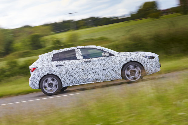 Noch geheim: Nissans Edeltochter Infiniti will noch in diesem Jahr einen Kompaktwagen namens Q30 anbieten.
