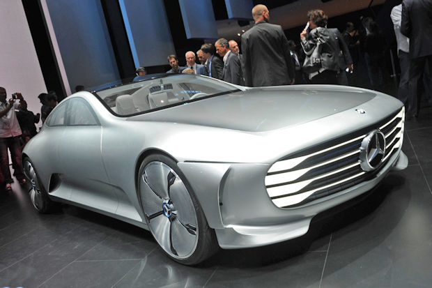 Das Mercedes-Benz "Concept IAA" vereint zwei Autos in einem. Aerodynamik-Weltrekordler und viertüriges Coupé mit unwiderstehlichem Design.