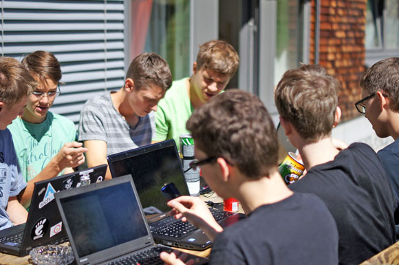 Faszination Computer-Spiele: Dem Reiz der virtuellen Realität können sich Jugendliche nun auch in den Ferien hingeben.