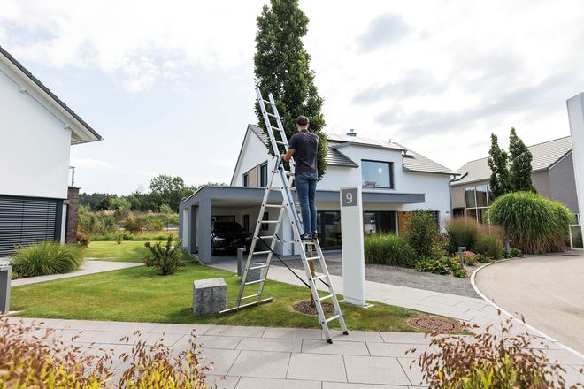 Mehrzweckleitern lassen sich besonders vielseitig rund um Haus und Garten einsetzen.