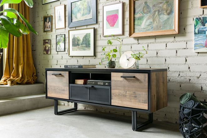 Ziegelwand, Holzmöbel, Metallelemente: Das sind die Grundzutaten eines industriellen Looks.