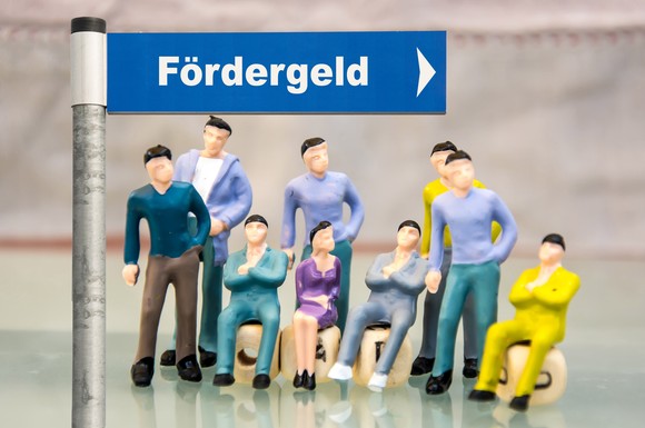 Vielfältige staatliche Förderprogramme unterstützen Haus- und Wohnungseigentümer bei einer Investition in solarthermische Anlagen.