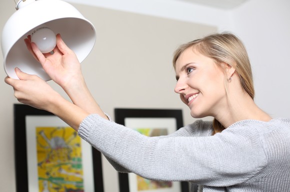 Die Deutschen achten aktiv auf energiesparende Beleuchtungen und Elektrogeräte.