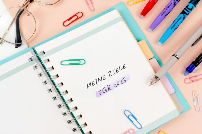 Mit einem Bullet Journal klappt es endlich, die Neujahrsvorsätze einzuhalten.