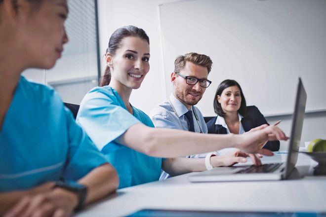 Die Pflegebranche z&auml;hlt zu den krisensichersten Berufsfeldern &uuml;berhaupt und er&ouml;ffnet engagierten Fachkr&auml;ften vielf&auml;ltige Aufstiegsm&ouml;glichkeiten.