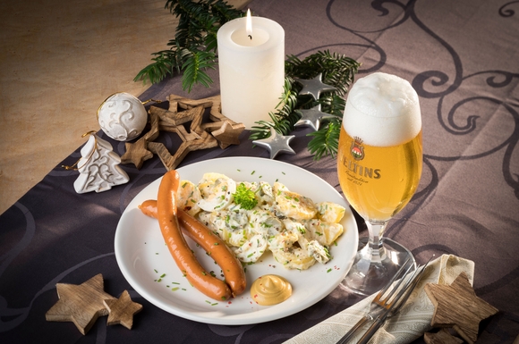 Bei der Umfrage zu den Lieblingsgerichten an Heiligabend gab es einen eindeutigen Sieger: In jedem vierten deutschen Haushalt kommt Kartoffelsalat auf den Tisch.