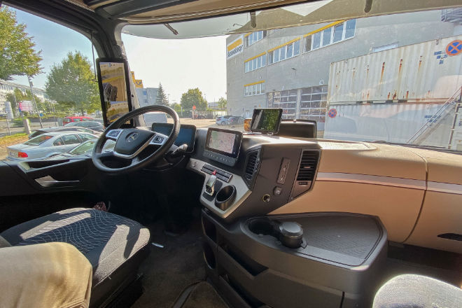 Die Fahrer beim Speziallogistiker sind in der Regel in einem Zweierteam auf den Fahrzeugen unterwegs. Entsprechend komfortabel sind die Lkws ausgestattet.
