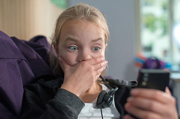 Via Social Media angefeindet zu werden ist für ein Kind nur schwer zu verkraften.