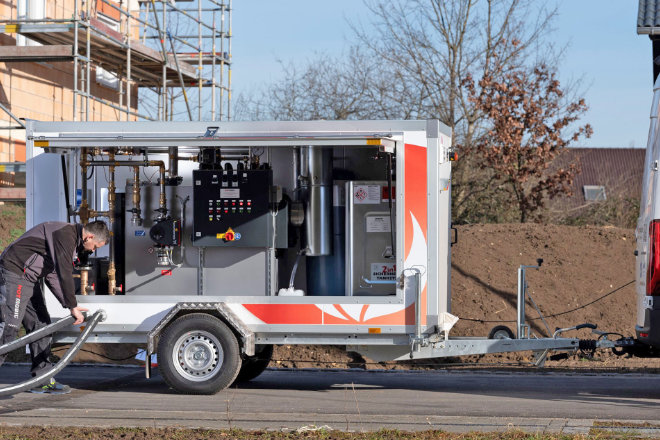 Mobile Heizzentralen sind mit allen erforderlichen Komponenten für die Heizwasser- und Brauchwarmwassererzeugung ausgestattet.