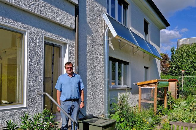 Der Amberger Hauseigentümer Bernhard Streich ist von den Vorteilen der Solarlüftung für den Keller überzeugt.