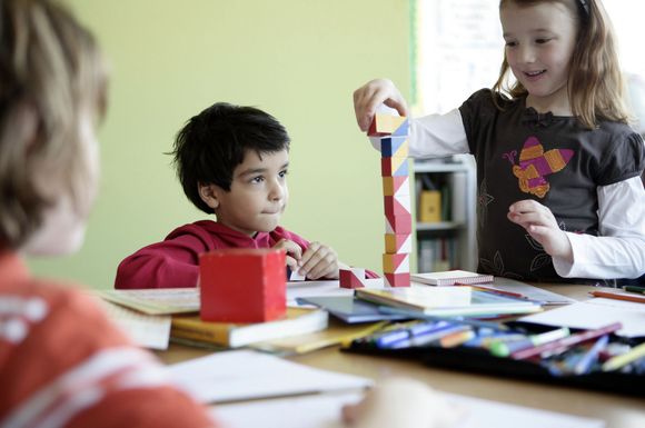 Auch ein fröhliches Lernspiel ist geeignet, um Grundschüler zu belohnen.