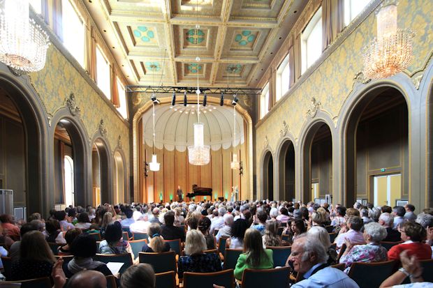 Der Rossini-Saal in Bad Kissingen beeindruckt mit seiner Pracht, gebaut 1838.