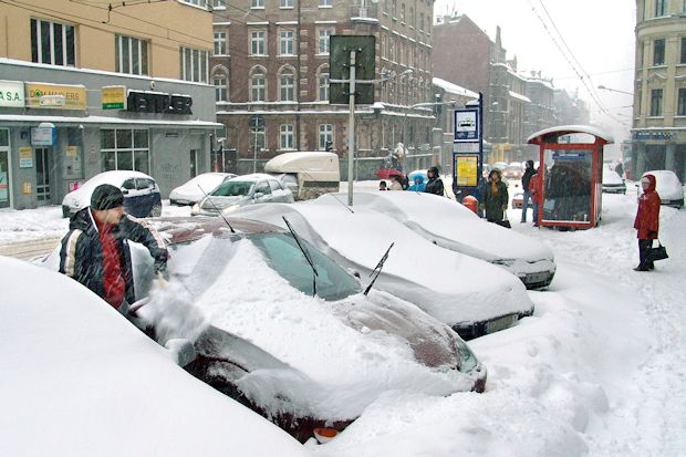 Wie soll man bei Schneefall seinen Parkschein gut sichtbar platzieren?