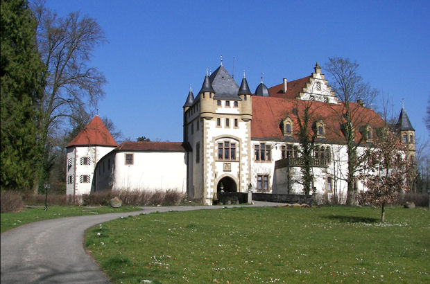 Die Götzenburg in Jagsthausen ist Schauplatz der jährlich stattfindenden Burgfestspiele.