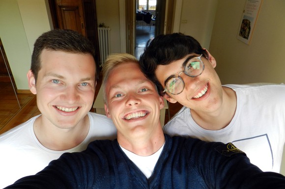 Selfies sind nicht nur Mädchensache: Auch Jungs lichten sich mit einem Schnappschuss gerne selbst ab.
