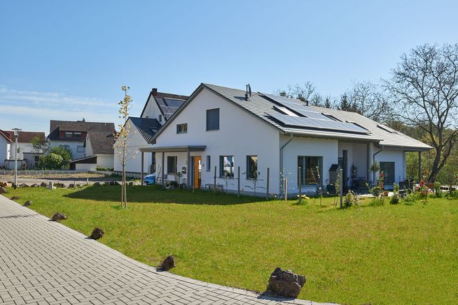 Heute schon an morgen denken: Massive Eigenheime aus Leichtbetonsteinen gelten als besonders langlebig und energieeffizient.