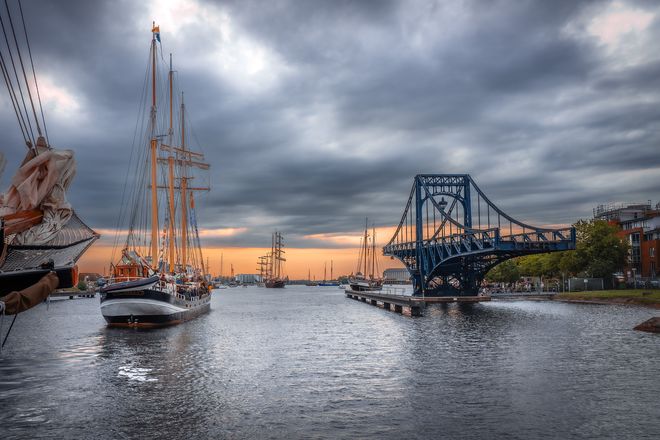 Es ist ein beeindruckender Anblick, wenn die Traditionssegler beim Sailing-CUP in Wilhelmshaven einlaufen.