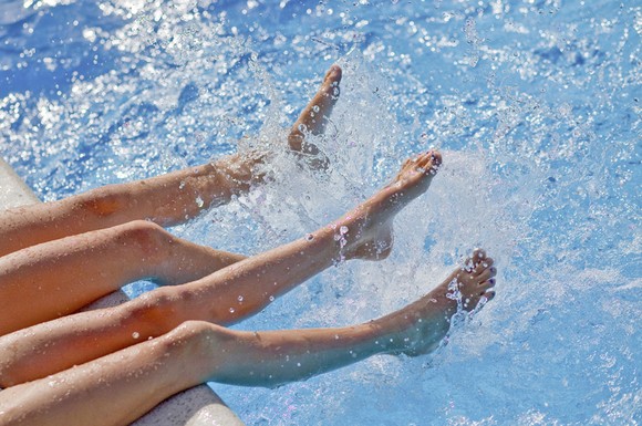 Im eigenen Pool plantscht es sich noch angenehmer, wenn das Wasser mineralisiert ist.