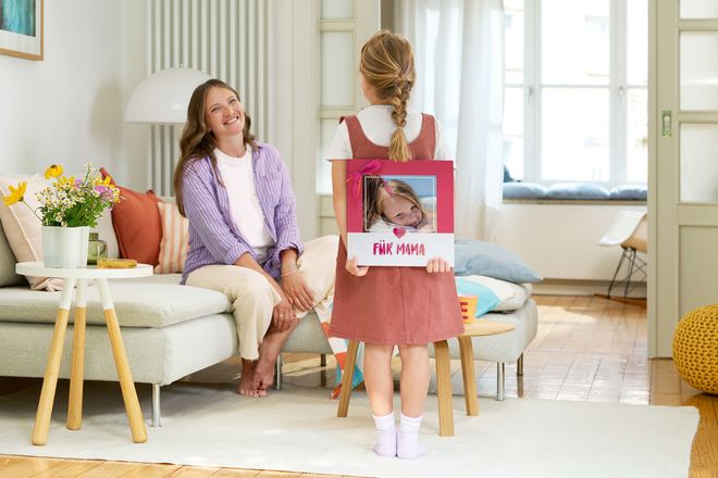 Mit Liebe verschenken: Aus pers&ouml;nlichen Fotos k&ouml;nnen kreative und originelle Pr&auml;sente f&uuml;r den Muttertag werden.