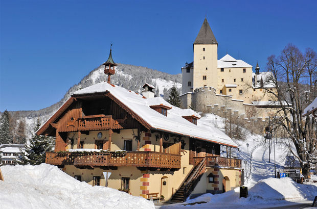 Das idyllische Mauterndorf mit seinen Treppengiebelhäusern liegt auf 1.100 Meter Seehöhe.