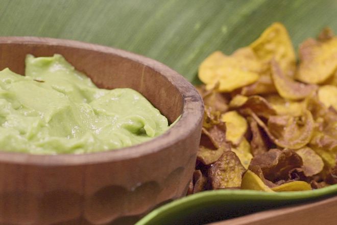 Durch die Zugabe von nativem Olivenöl wird die Guacamole geschmacklich verfeinert.