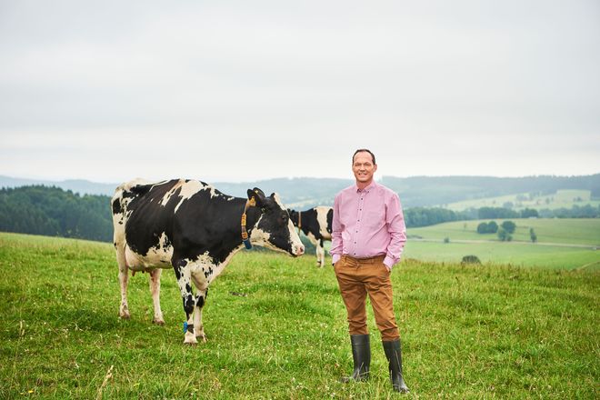 Die genossenschaftliche Milchproduktion setzt laut Projektleiter Michael Braun neue positive Standards für Tiere, Bauern und Natur.